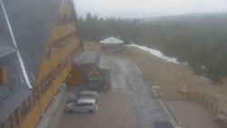 Parkoviště a hlavní vchod