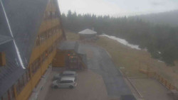 Parkoviště a hlavní vchod