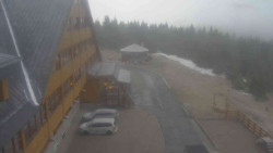 Parkoviště a hlavní vchod