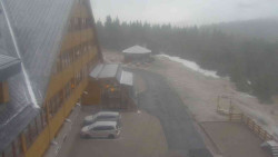 Parkoviště a hlavní vchod