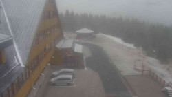 Parkoviště a hlavní vchod