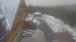 Parkoviště a hlavní vchod