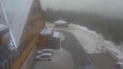 Parkoviště a hlavní vchod