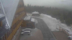 Parkoviště a hlavní vchod