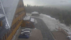 Parkoviště a hlavní vchod