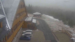 Parkoviště a hlavní vchod