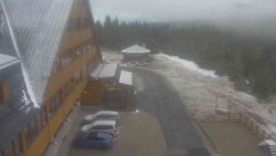 Parkoviště a hlavní vchod