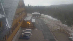 Parkoviště a hlavní vchod