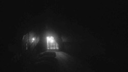 Parkoviště a hlavní vchod