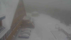 Parkoviště a hlavní vchod