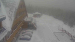 Parkoviště a hlavní vchod