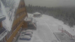 Parkoviště a hlavní vchod