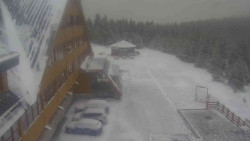 Parkoviště a hlavní vchod