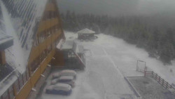 Parkoviště a hlavní vchod