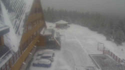 Parkoviště a hlavní vchod