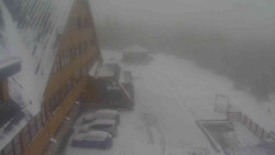 Parkoviště a hlavní vchod