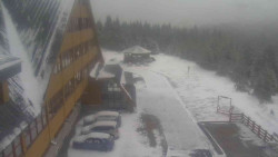 Parkoviště a hlavní vchod