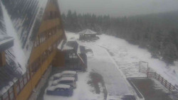 Parkoviště a hlavní vchod