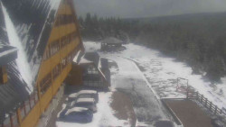 Parkoviště a hlavní vchod