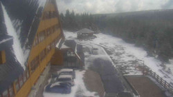 Parkoviště a hlavní vchod