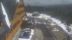 Parkoviště a hlavní vchod