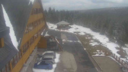 Parkoviště a hlavní vchod