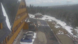 Parkoviště a hlavní vchod