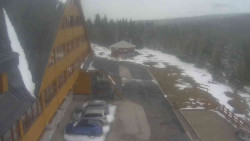 Parkoviště a hlavní vchod