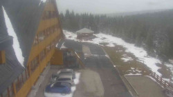 Parkoviště a hlavní vchod