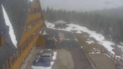 Parkoviště a hlavní vchod