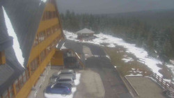 Parkoviště a hlavní vchod