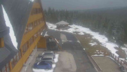 Parkoviště a hlavní vchod