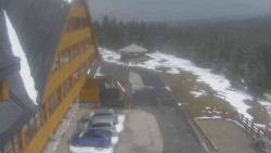 Parkoviště a hlavní vchod