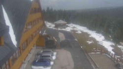 Parkoviště a hlavní vchod