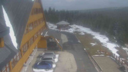 Parkoviště a hlavní vchod