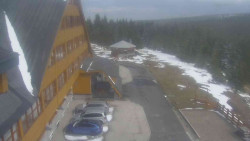 Parkoviště a hlavní vchod