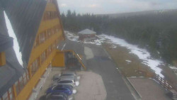 Parkoviště a hlavní vchod