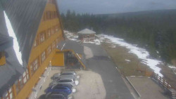 Parkoviště a hlavní vchod