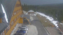 Parkoviště a hlavní vchod