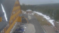 Parkoviště a hlavní vchod