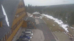 Parkoviště a hlavní vchod