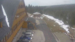 Parkoviště a hlavní vchod