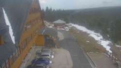 Parkoviště a hlavní vchod