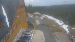 Parkoviště a hlavní vchod