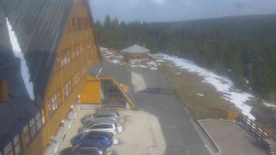 Parkoviště a hlavní vchod