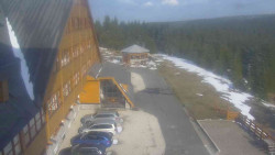 Parkoviště a hlavní vchod