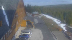 Parkoviště a hlavní vchod