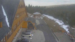 Parkoviště a hlavní vchod