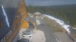 Parkoviště a hlavní vchod