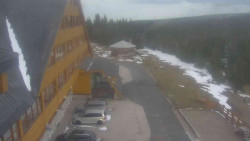 Parkoviště a hlavní vchod